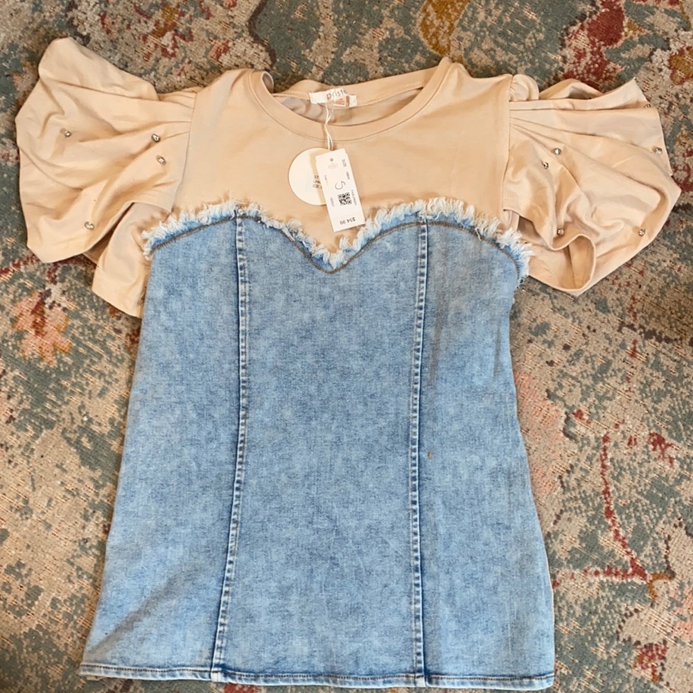 Super cute bustier top.